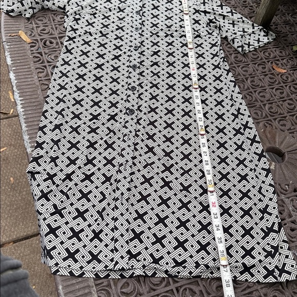 Vintage Black and White Geometric Patterned Dress. Stretchy material. Small - Picture 9 of 9